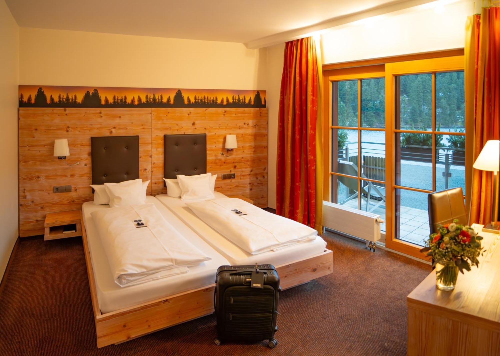 Berghotel Mummelsee ゼーバハ エクステリア 写真